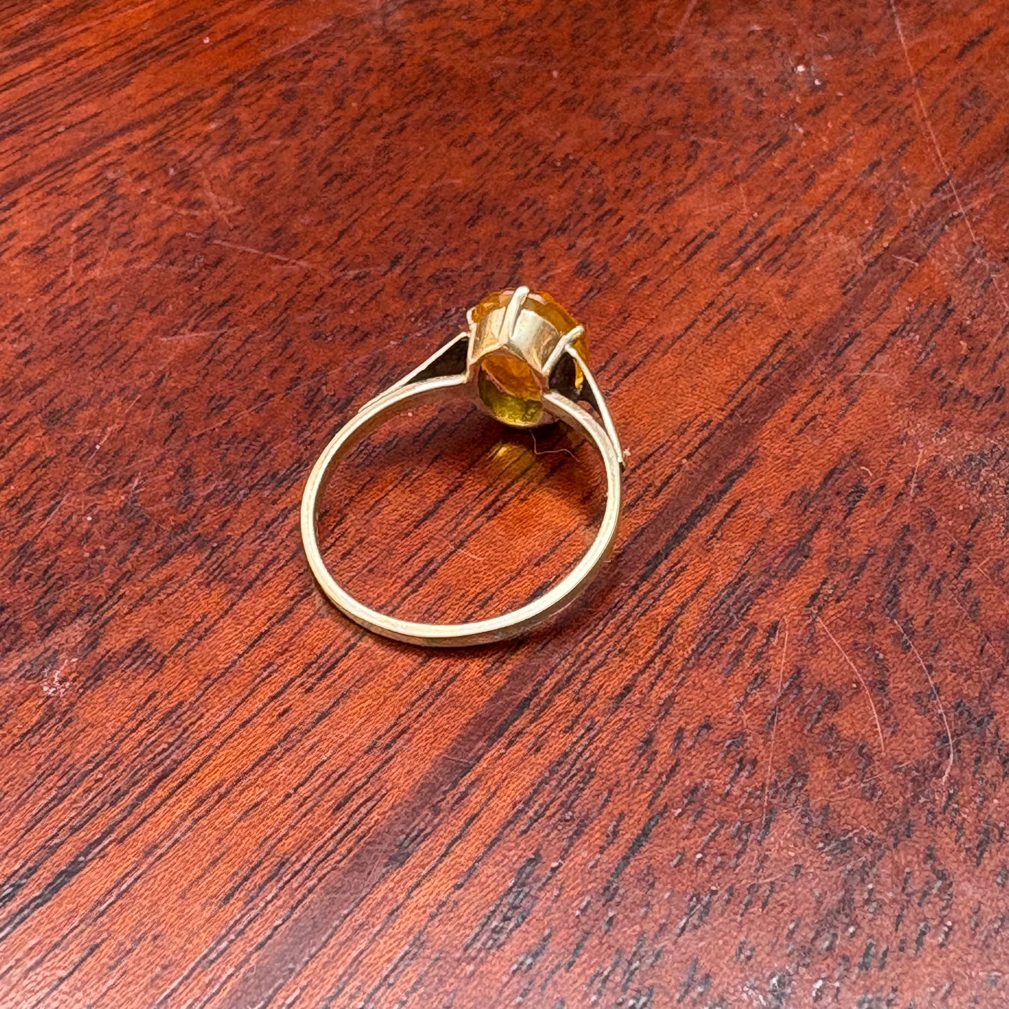 9ct Gold Ring With Yellow Stone - Marked 9ct - UK Size P
