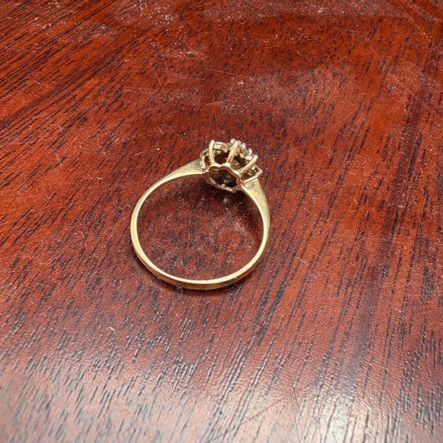 9ct Gold Cubic Zirconia Ring - Hallmarked - UK Size R